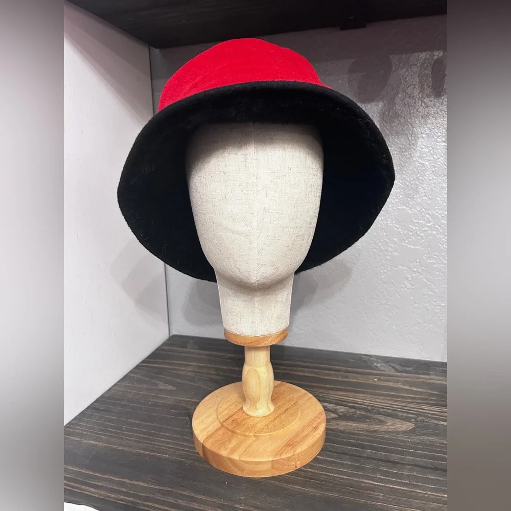 Fuzzy Bucket Hat One Size Cozy Winter Black & Red Vintage Reversible‎